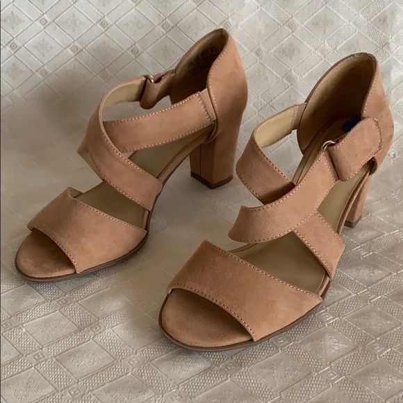 naturalizer lindy sandal
